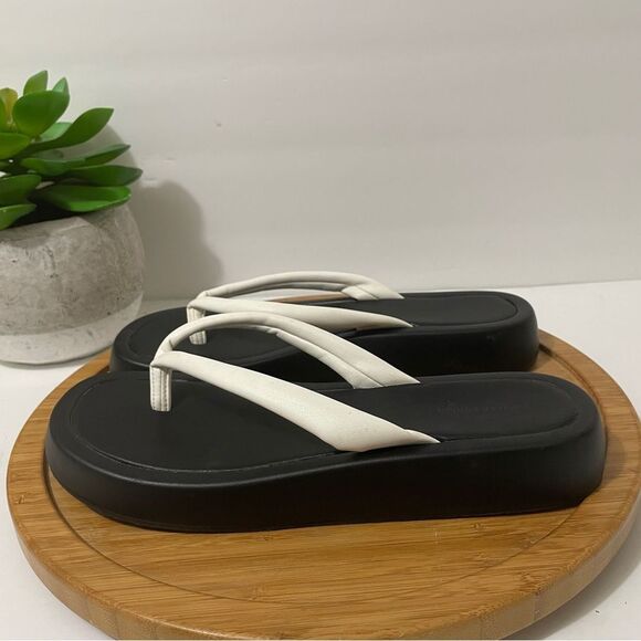 14th & Union White Thong Sandal Chunky Stacked‎ Flip Flop Size 11 - Picture 1 of 8
